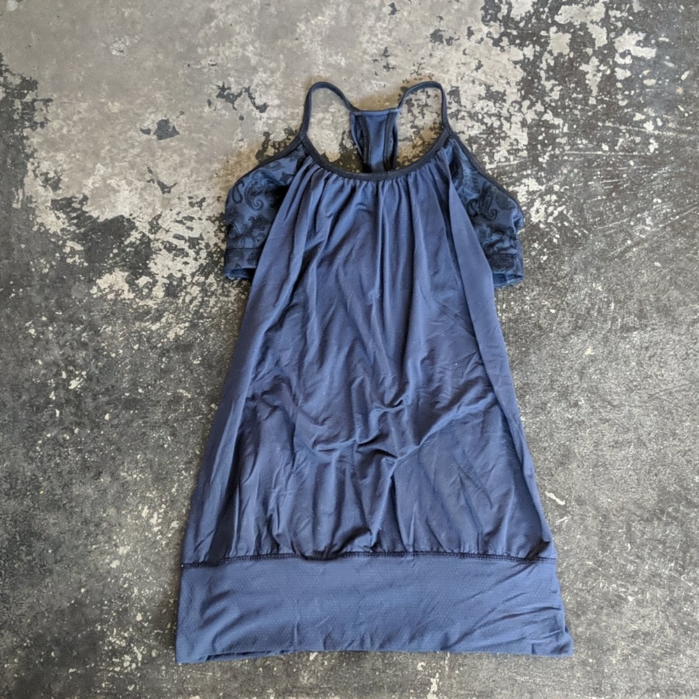 Lululemon no limits top